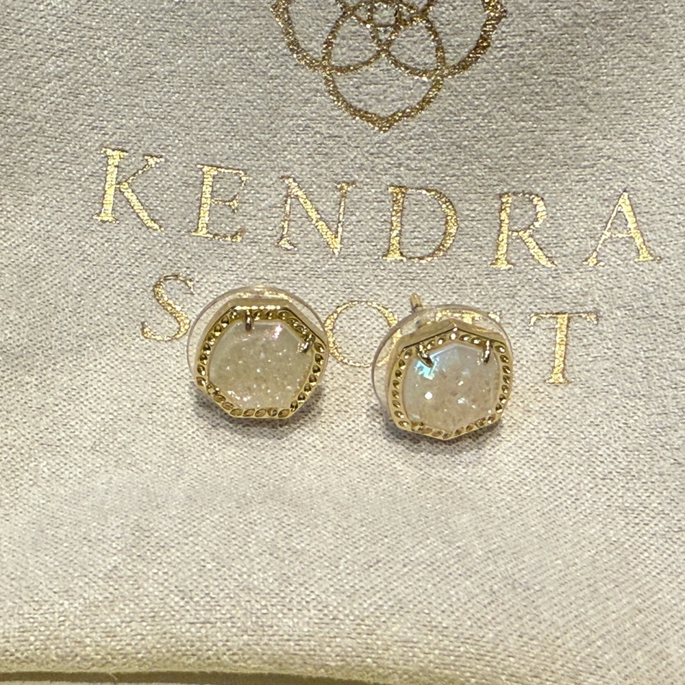 Kendra Scott earrings!